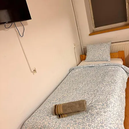 Turgenevova - Olomoucka A Parkovani Apartament *