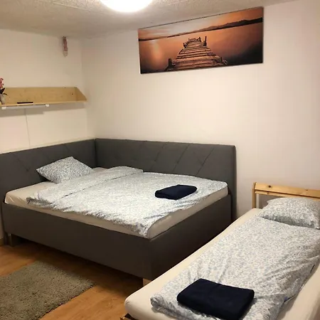 Turgenevova - Olomoucka A Parkovani Apartament *