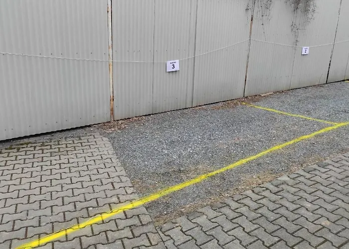 Turgenevova - Olomoucka A Parkovani Lägenhet
